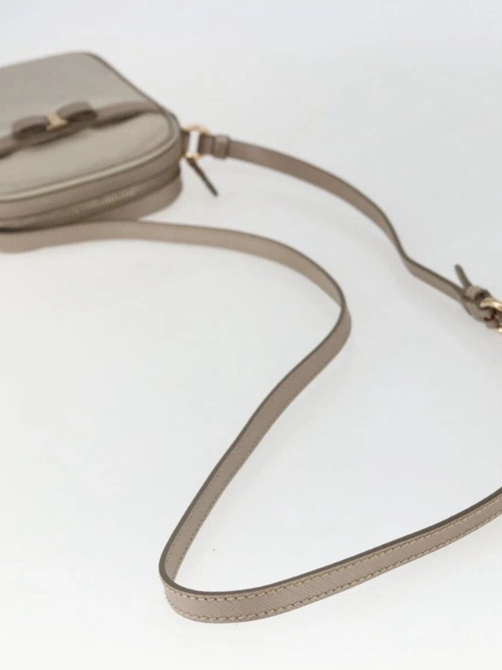 Salvatore Ferragamo Vala Shoulder Bag Nylon Beige Gold Auth 159964 - Picture 7 of 16